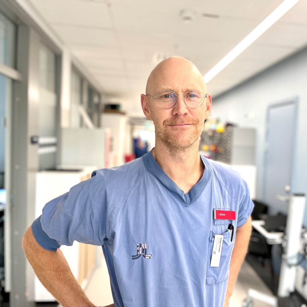 Vårdpersonal i korridor